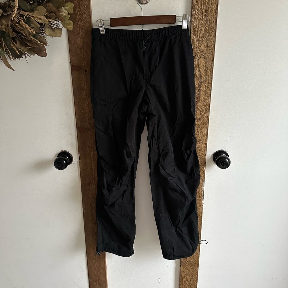 Y2K Women’s Black Swooshy Baggy Cargo Pants sz XXS
Euc